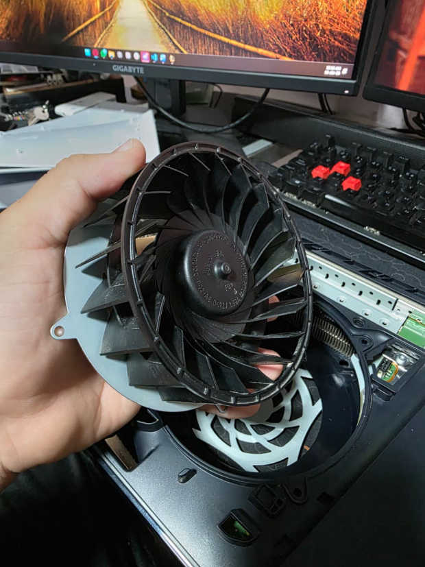 Después: ventilador de PS5 limpio